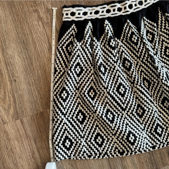 Free People size 4 black and white mini skirt - Picture 4 of 4